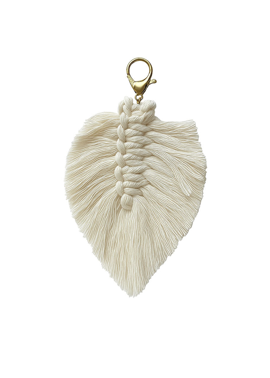 Llavero Pluma artesanal Atípica – Arte con propósito